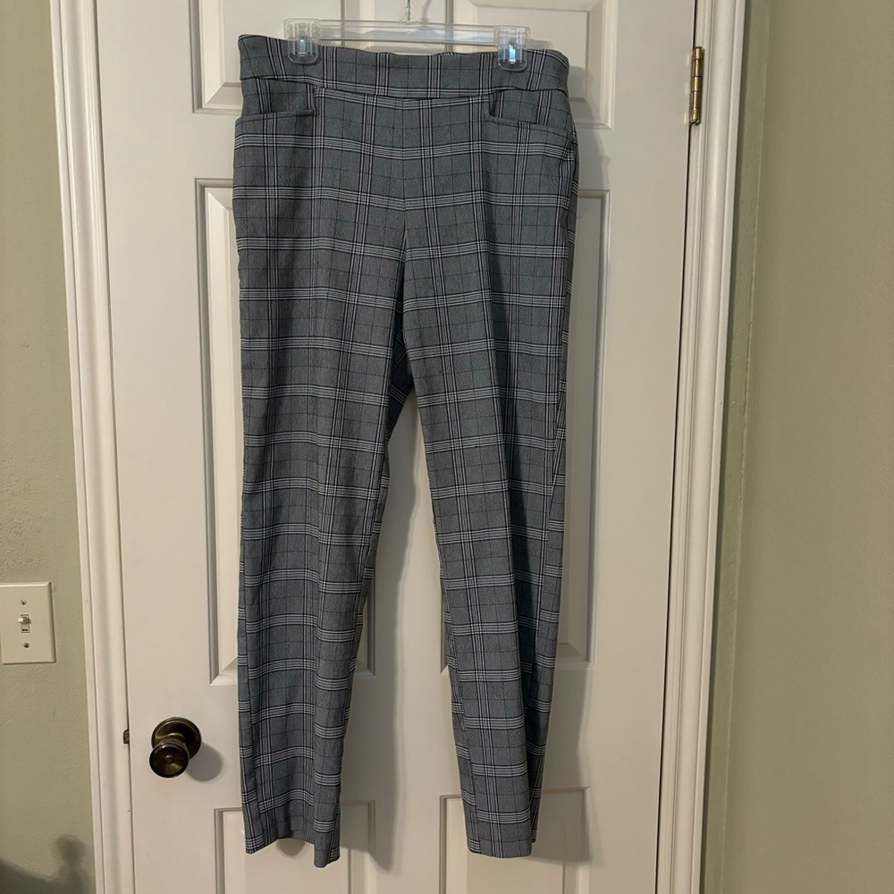 Time and Tru Black and White Print Slacks